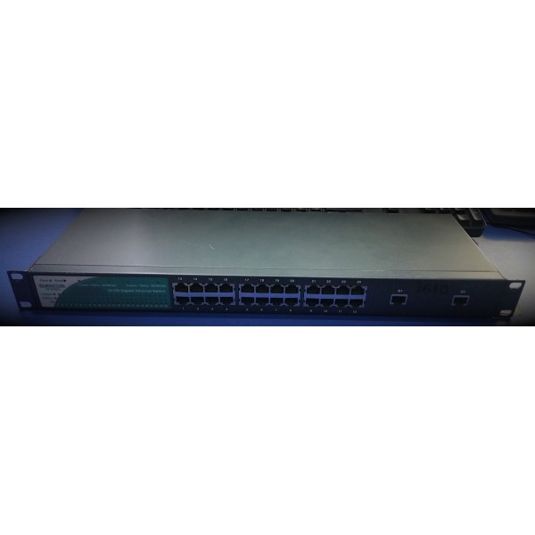 Switch second hand Surecom EP-826DG 24 porturi 10/100 cu 2 porturi Gigabit