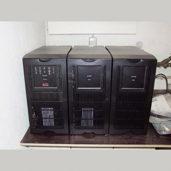 UPS APC Smart-UPS 3000VA XL